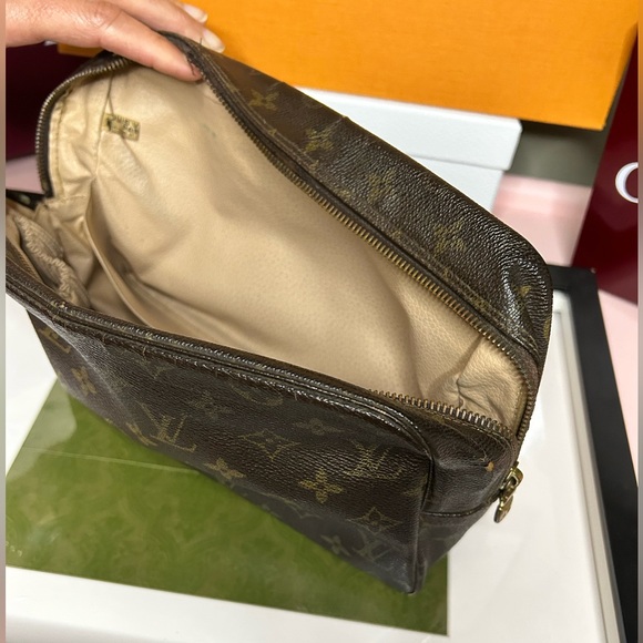 Louis Vuitton Monogram Toiletry Pouch 26 - Picture 7 of 10